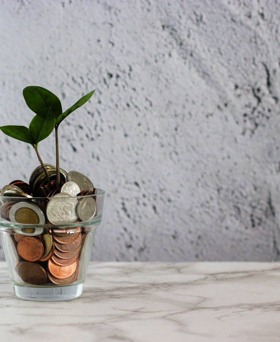 Independent broker overview workspace illustrating data-focused CFD and FX trading