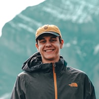 Portrait of Jonas Keller, verified AIC AG client from Zürich, CH